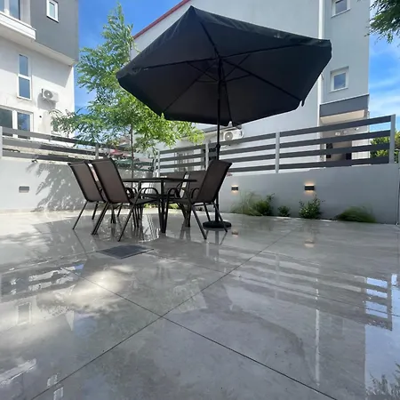 Apartment Karamelas *